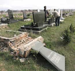 В Крыму совершен очередной акт вандализма на мусульманском кладбище